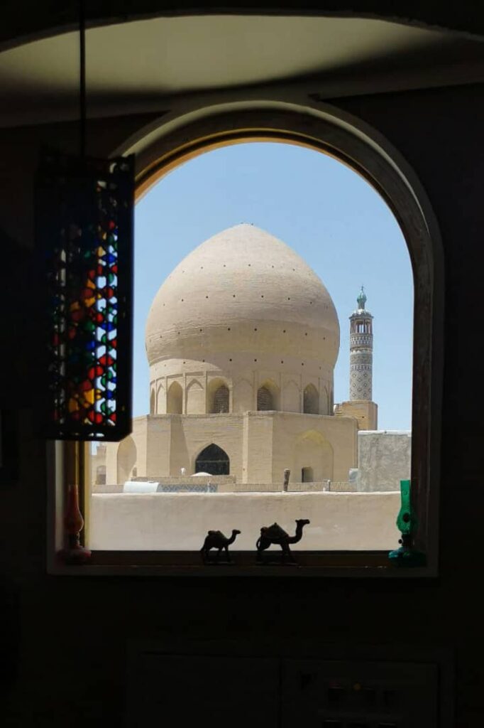 هنرمند عکاس آزاده اطمینان